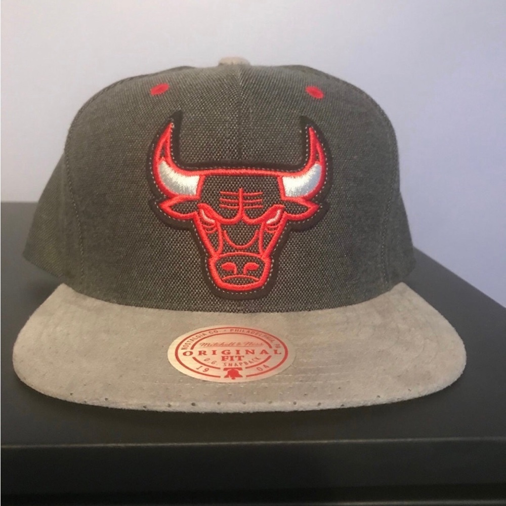 Chicago Bulls Mitchell & Ness snapback hat.